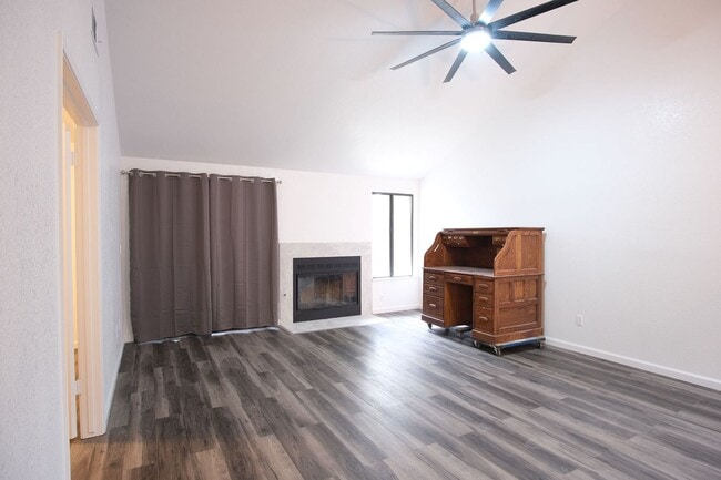 Building Photo - Stunning 3-Bedroom 2-bathrooom in the vibrant city of Modesto