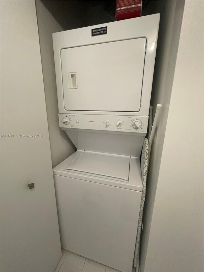 Building Photo - 690 SW 1st Ct