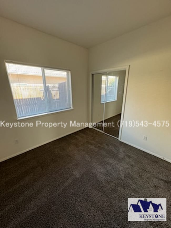 Building Photo - South side Domega Home 3 Bedroom/2 Bath/2 Car Garage $1850/$1850