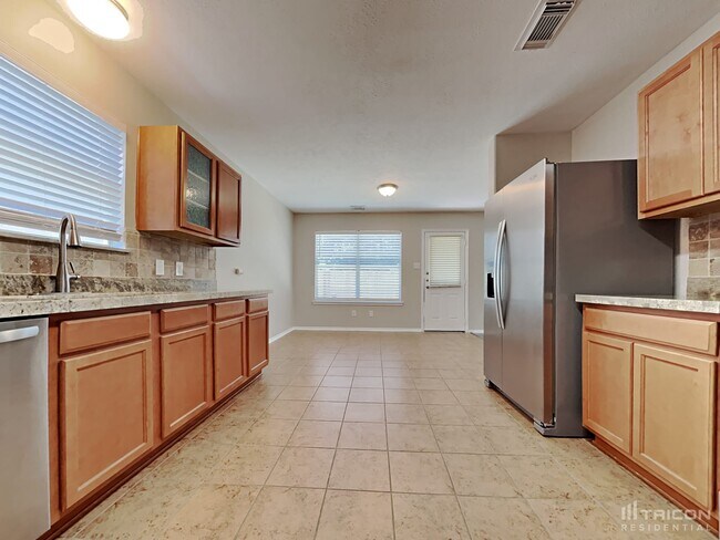 Building Photo - 33111 Cottonwood Bend