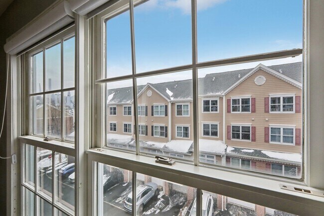 Building Photo - 273 Roslyn Ct