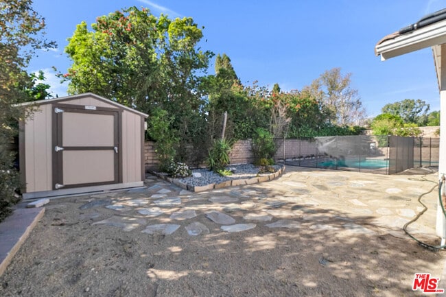 Building Photo - 10945 Cozycroft Ave