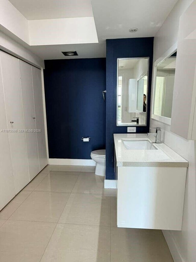 Building Photo - 20281 E Country Club Dr