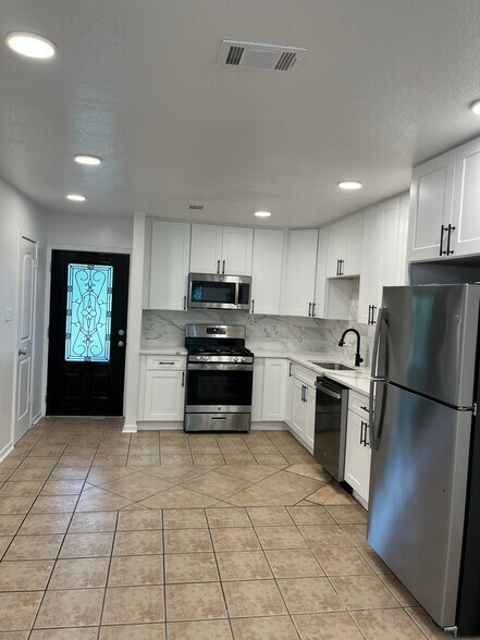 Building Photo - 1508 Valleyridge Dr