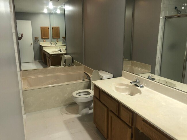 Building Photo - Amazing Location in Carrollton!!