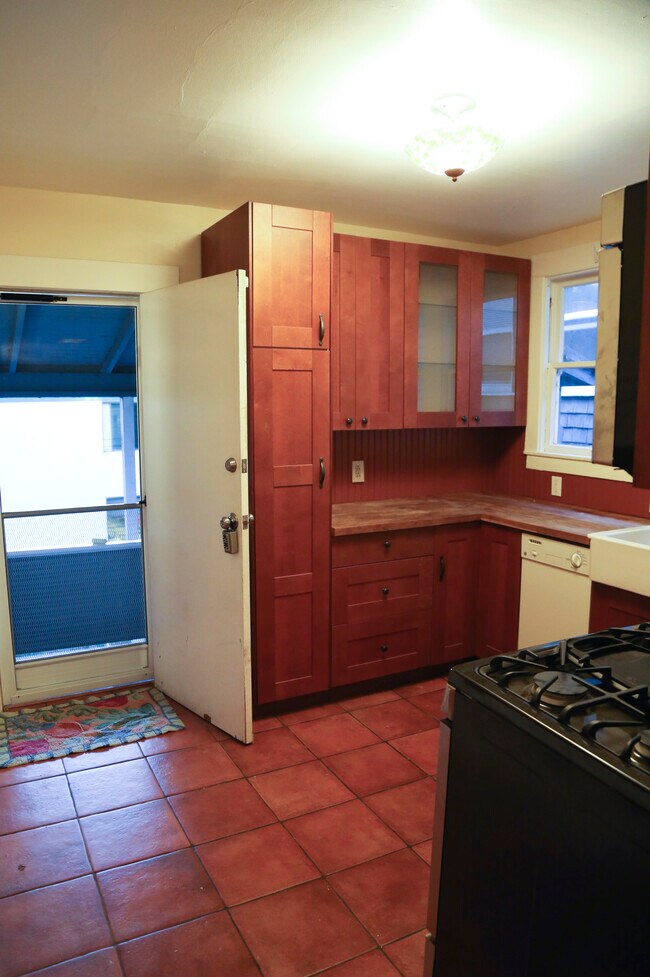 Kitchen - 55 Hamilton Pl