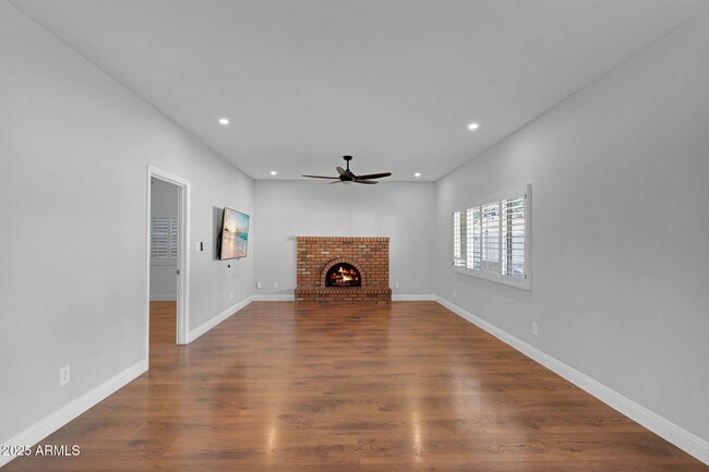 Building Photo - 2542 W Nopal Ave