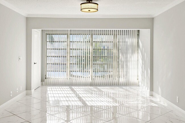 Building Photo - 2480 Juniper Dr