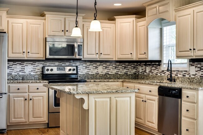 Building Photo - 176 Longspur Dr