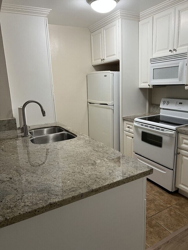 Building Photo - 8650 Gulana Ave