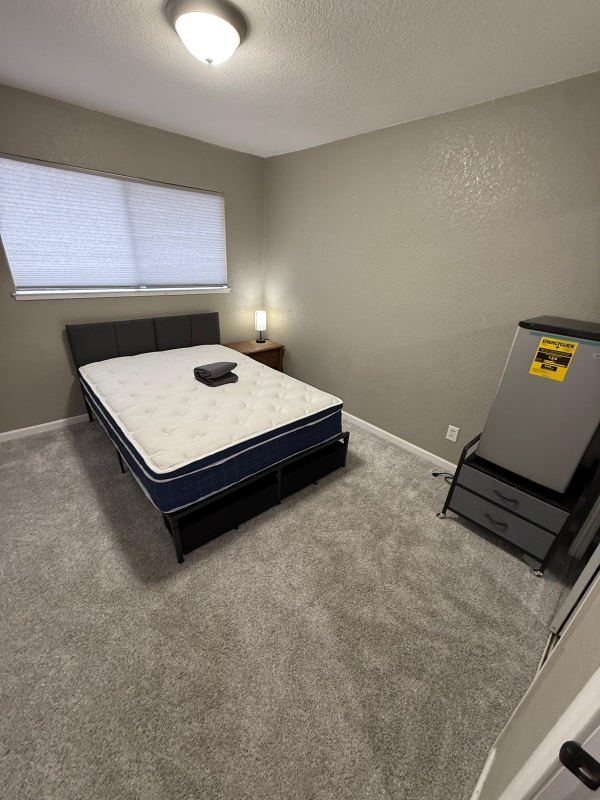 Building Photo - 9487 Dalton Way