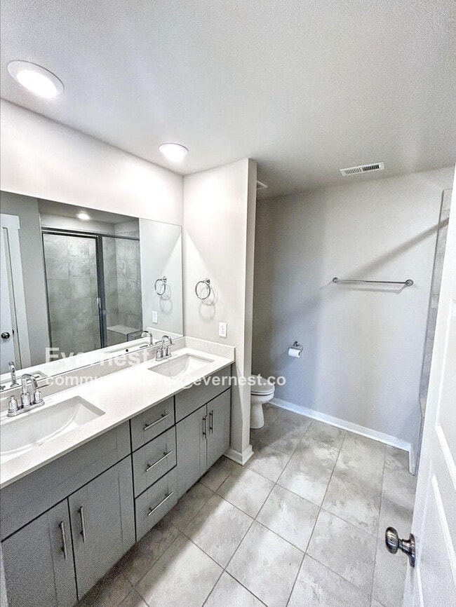 Building Photo - 549 Swanholme Dr