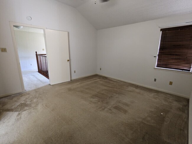 Building Photo - 4715 Sunshine Dr
