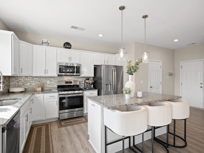 Building Photo - 6179 Kilchurn Dr