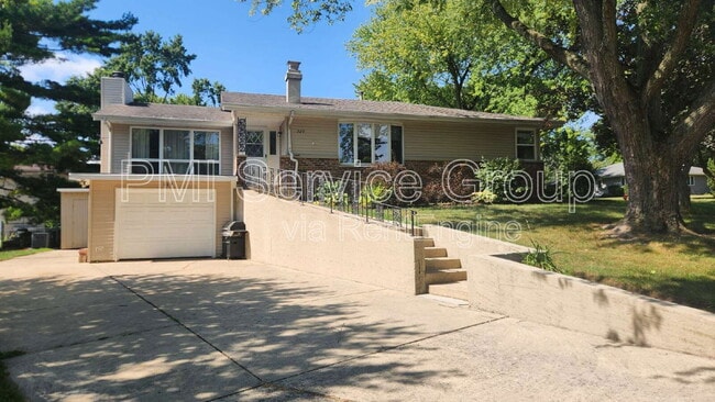 Primary Photo - 229 Hickory St