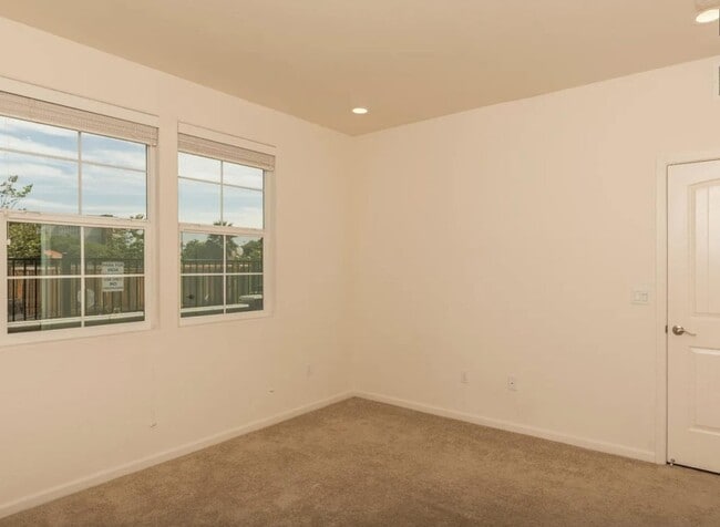 Building Photo - 39872 Sawyer Terrace