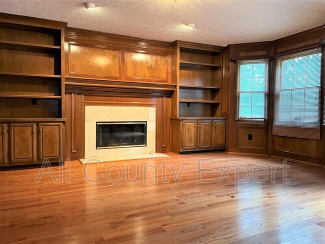 Building Photo - 2470 Valentines Ct