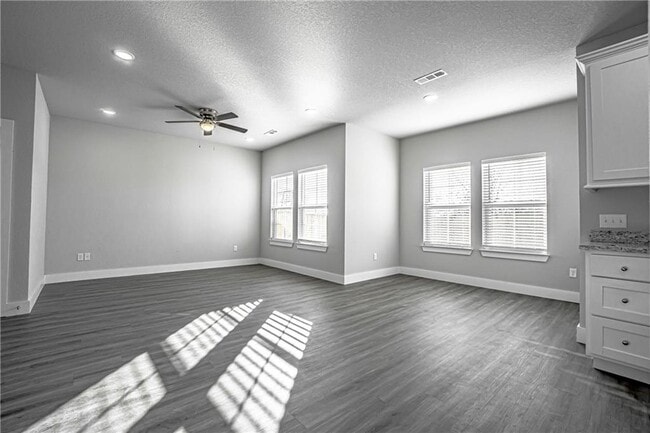 Building Photo - 3101 SW Garrison Ln