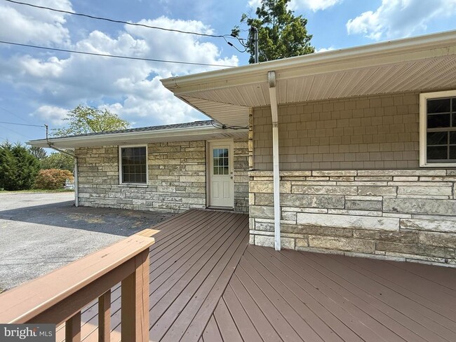 Building Photo - 7697 Hedgesville Rd