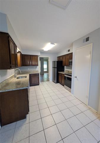 Building Photo - 10650 Steppington Dr