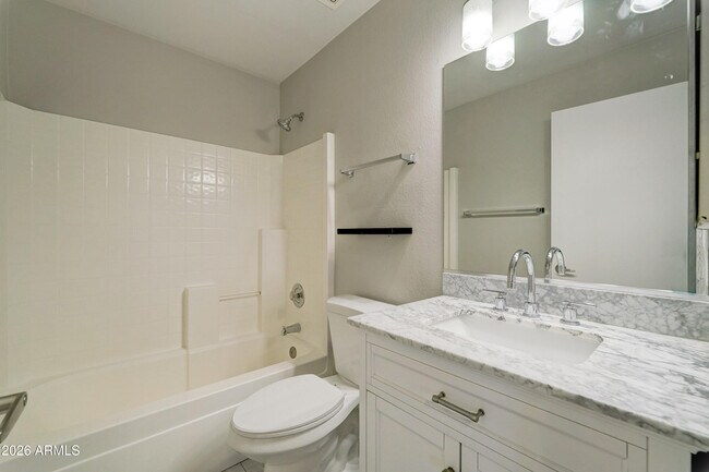 Building Photo - 13589 W Ocotillo Ln