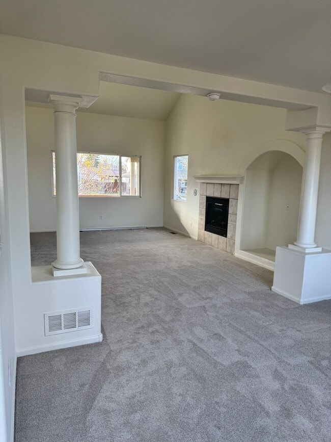 Building Photo - 1613 Summerset Dr