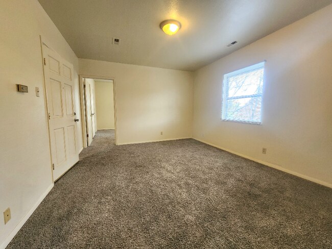 Building Photo - 1637 Cedar St