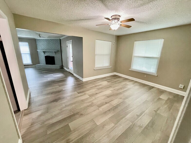 Building Photo - 10439 Inverness Dr