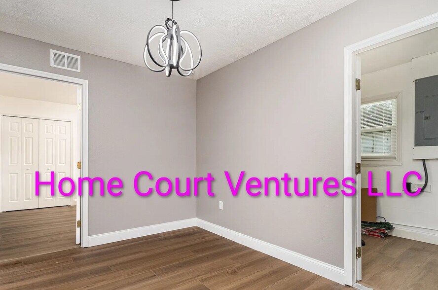 Dining - 639 W Williams St