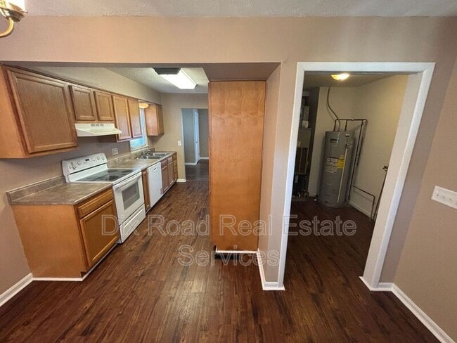 Building Photo - 600 Valleyview Dr