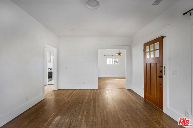 Building Photo - 1022 N Marengo Ave