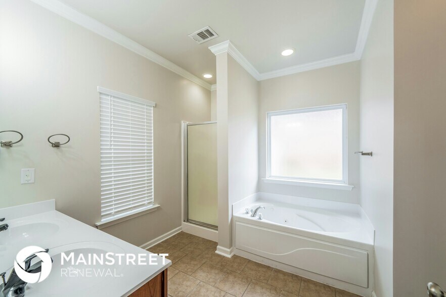 Building Photo - 6525 Southern Trace Dr