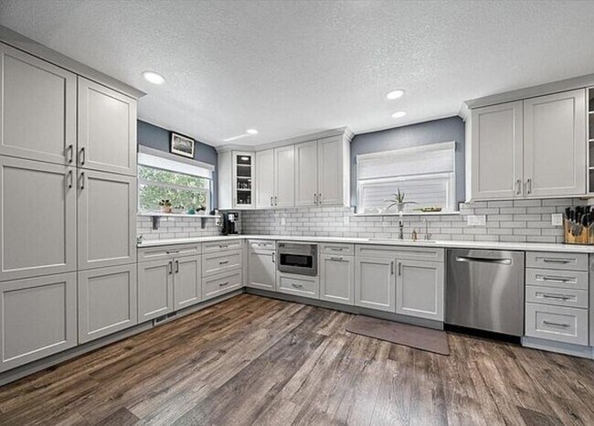 Building Photo - 10654 Apishamore Ct