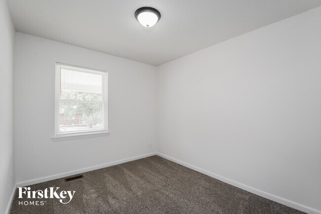 Building Photo - 1706 Pebble Brook Dr