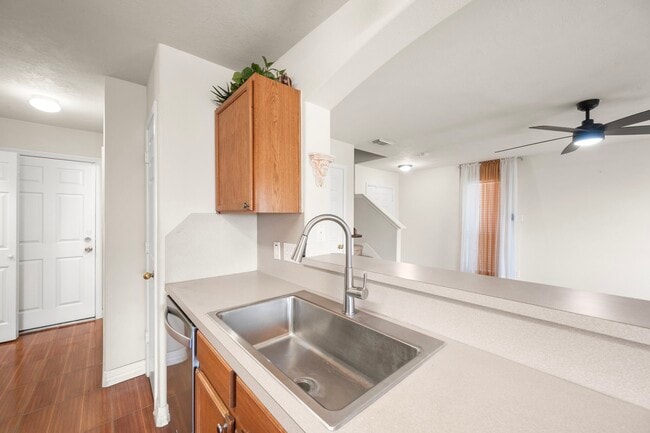 Building Photo - 10506 Linsley Lane