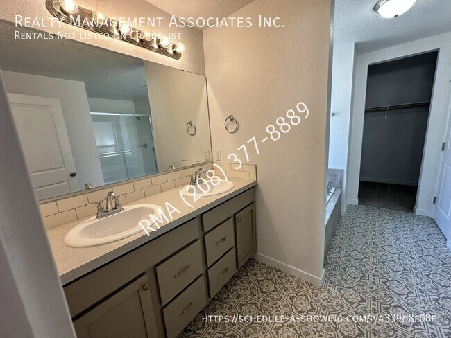 Building Photo - 3794 E Berwick Dr