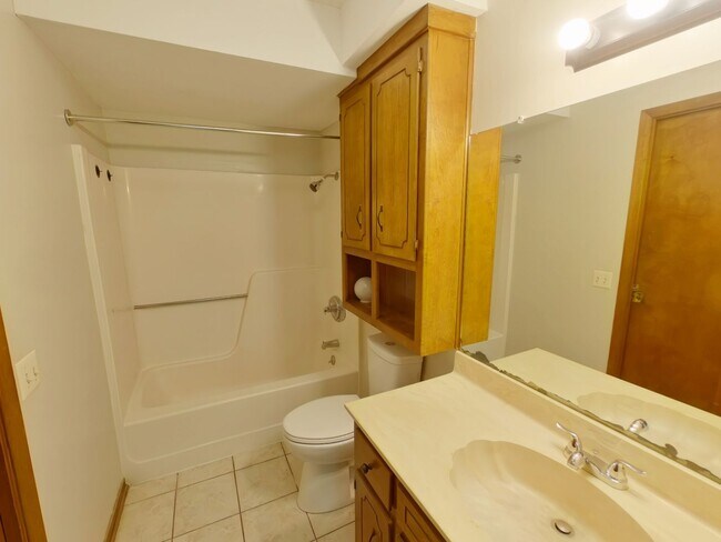 Building Photo - 1730 S Beech Ct