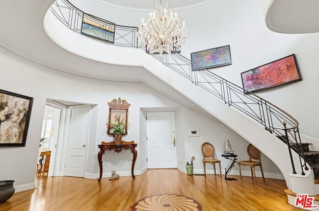 Building Photo - 516 S Rimpau Blvd