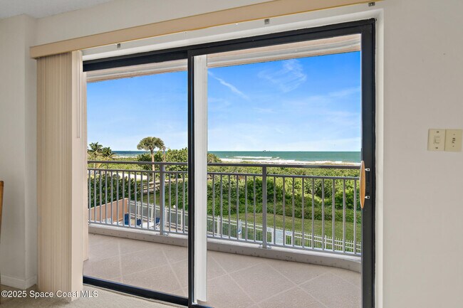 Building Photo - 6770 Ridgewood Ave