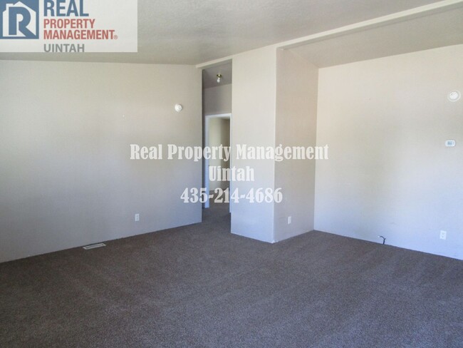 Building Photo - 3 bedroom 2 Bath Home