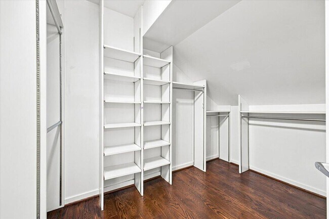 Building Photo - 6122 Trailwood Ln