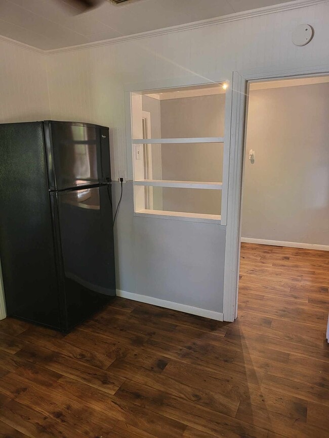 Building Photo - 943 S Micheaux St