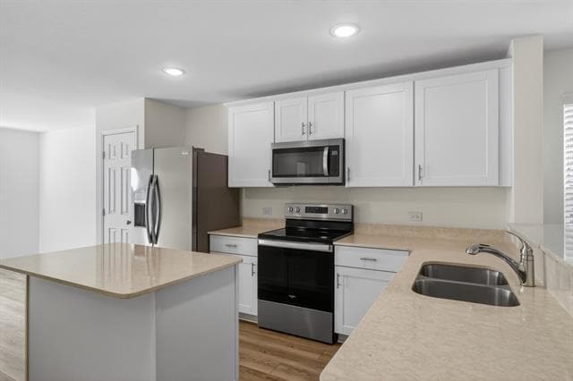 Building Photo - 605 Grenada Lk Dr