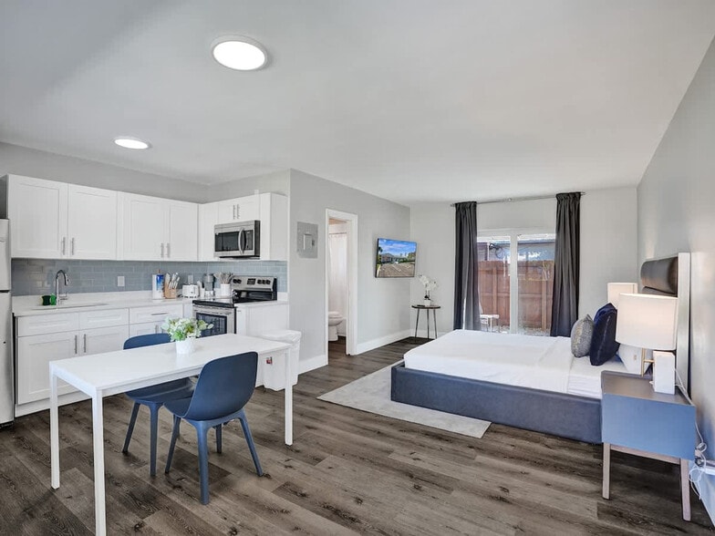 Building Photo - 3204 NE 9th St