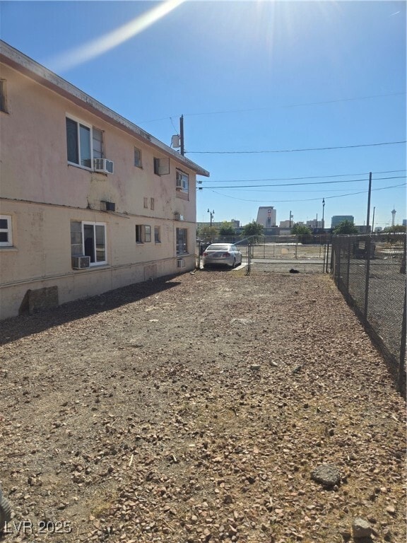 Building Photo - 409 W Van Buren Ave