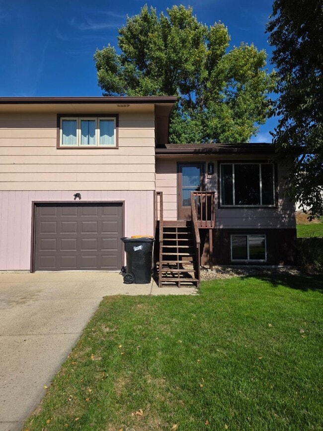 Primary Photo - 708 W Interstate Ave