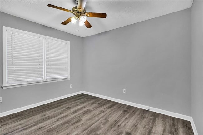 Building Photo - 4899 Raven Way NE