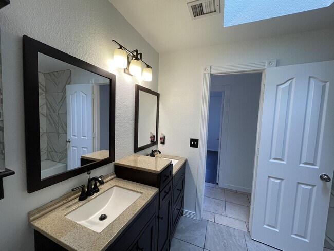 Building Photo - 11815 David Forti Dr