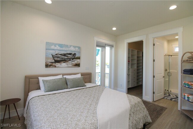 Building Photo - 4879 Esplanade St