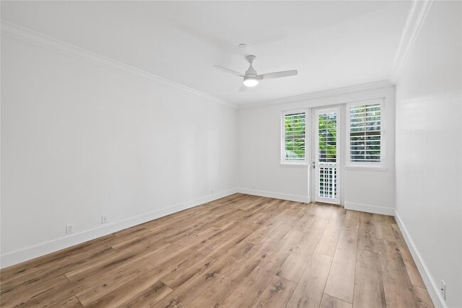 Building Photo - 218 NE 15th Ave